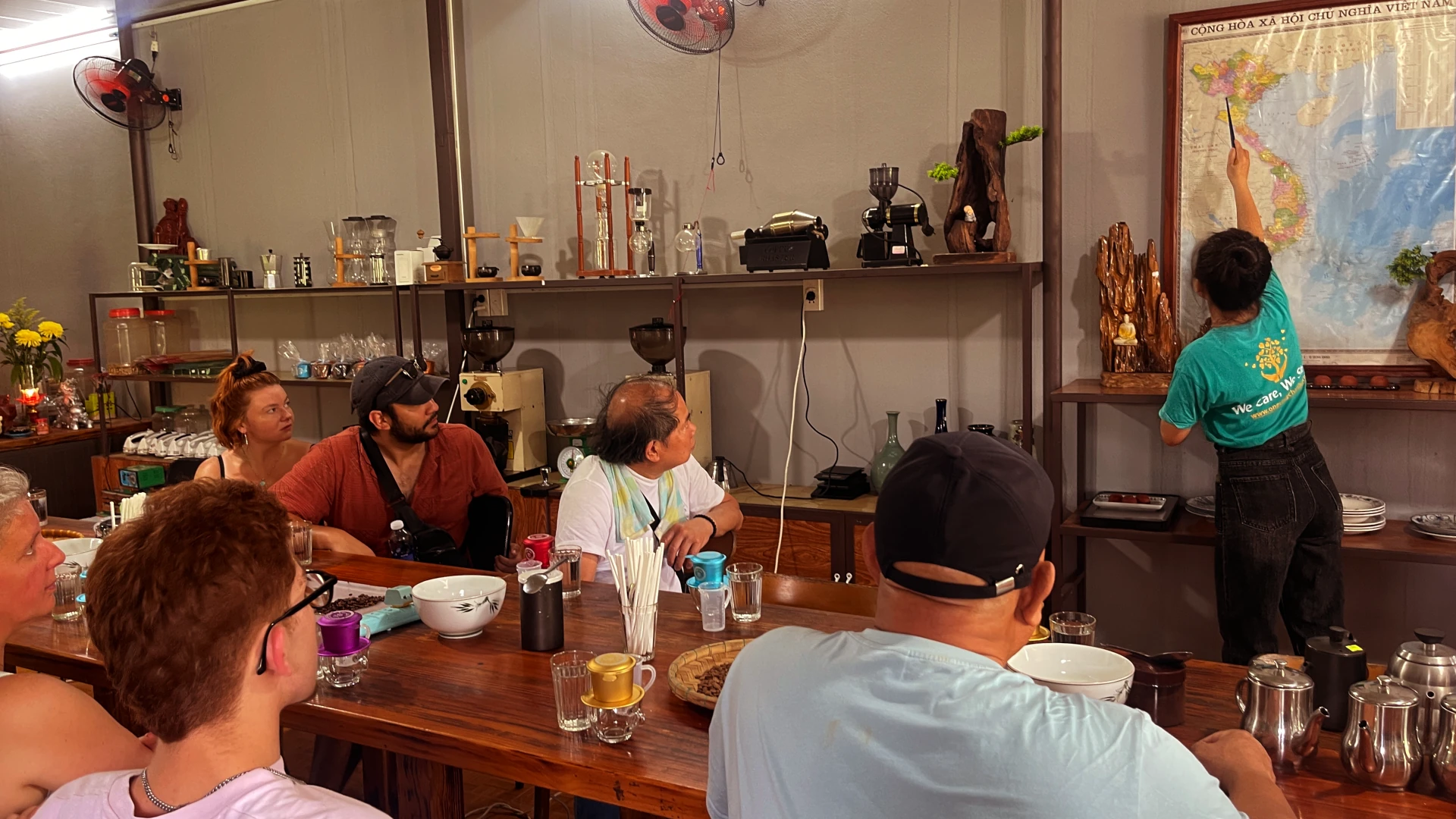 Sua cafe Vietnamese coffee-making experience